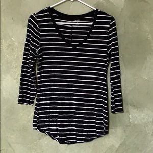 Stripped 3/4 sleeve shirt